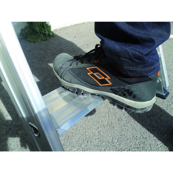 Marches en aluminium strié profondeur 130 mm