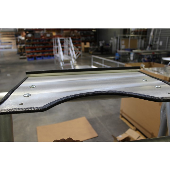 Tablette de travail et profonde sacoche porte-outils