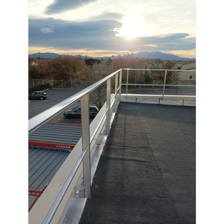 Barandilla FASTGUARD fijación en sabot Z0 con capa de aislante 0-15 mm | L'Echelle Europeenne