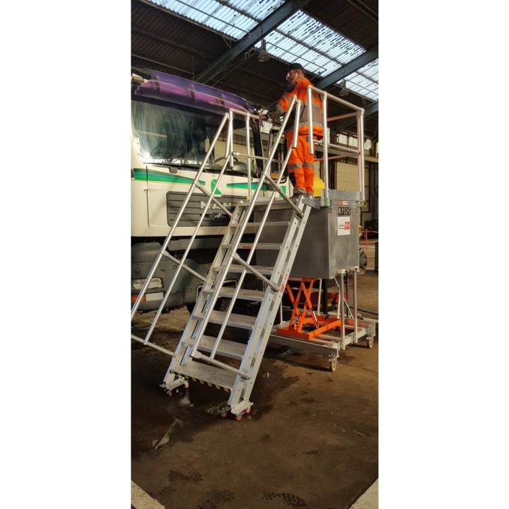 Plataforma de elevación  BEESAFE para el sector de la logística | L'Echelle Europeenne