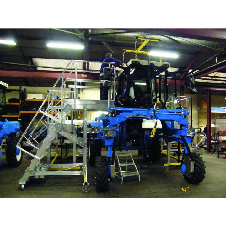 Puesto de trabajo para el mantenimiento mecánico y eléctrico de tractores | L'Echelle Europeenne