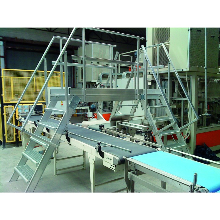 Pasarela de triple acceso para  talleres | L'Echelle Europeenne