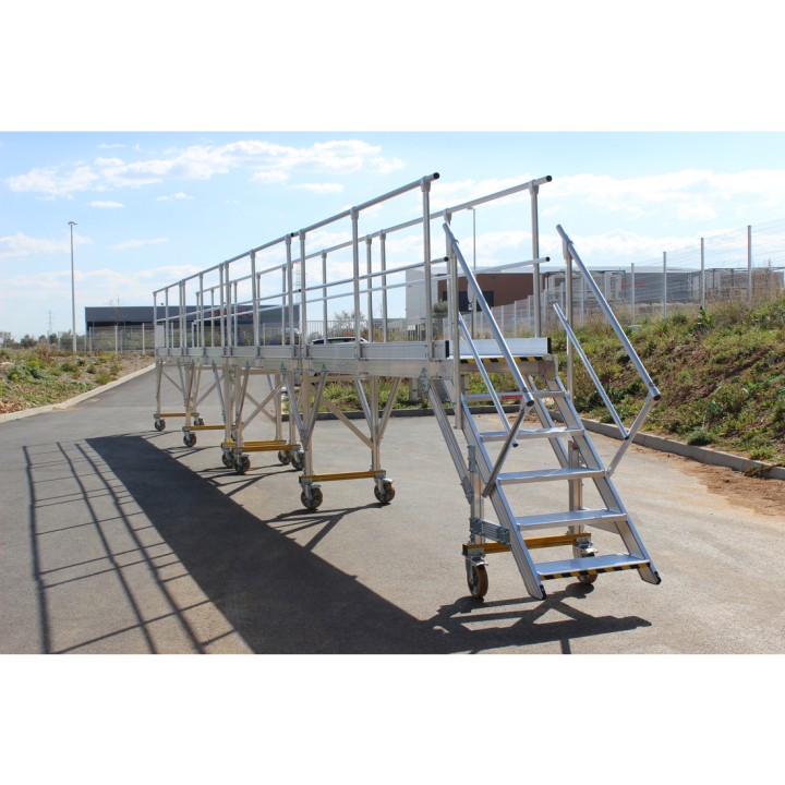 Plataforma móvil para la carga y descarga de camiones con  plataforma | L'Echelle Europeenne