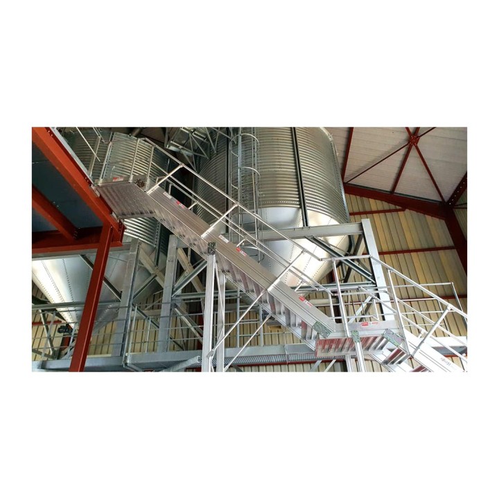 Escalera con plataforma LEEVEL inclinación 45° ancho 600 mm | L'Echelle Europeenne