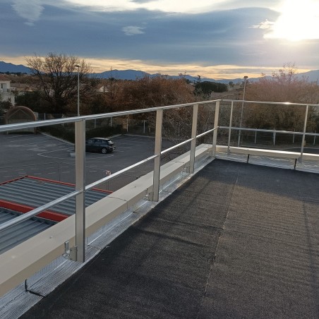 Suministro e instalación de barandillas fijas para tejados | L'Echelle Européenne