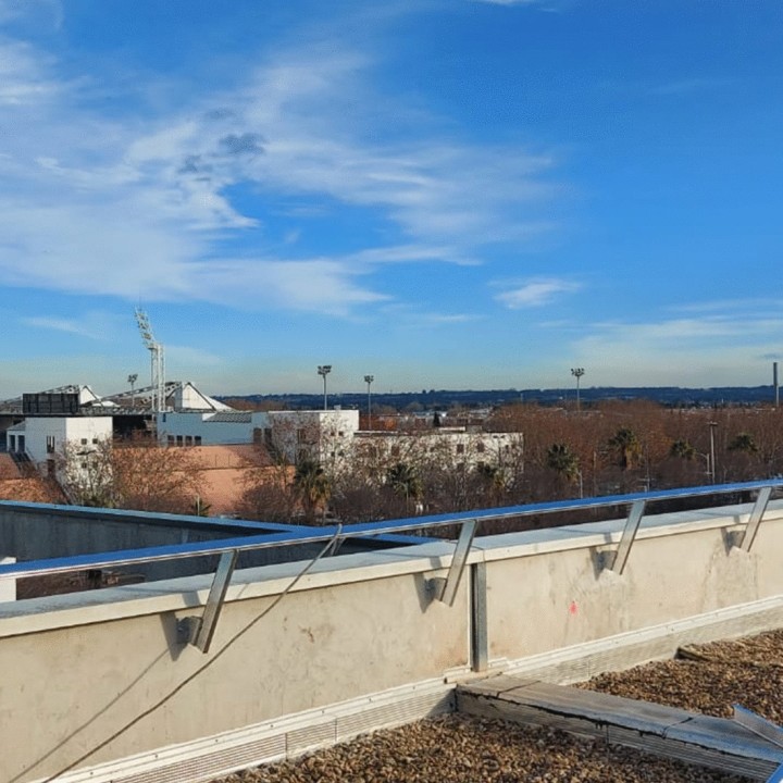 Suministro e instalación de barandillas fijas para tejados | L'Echelle Européenne