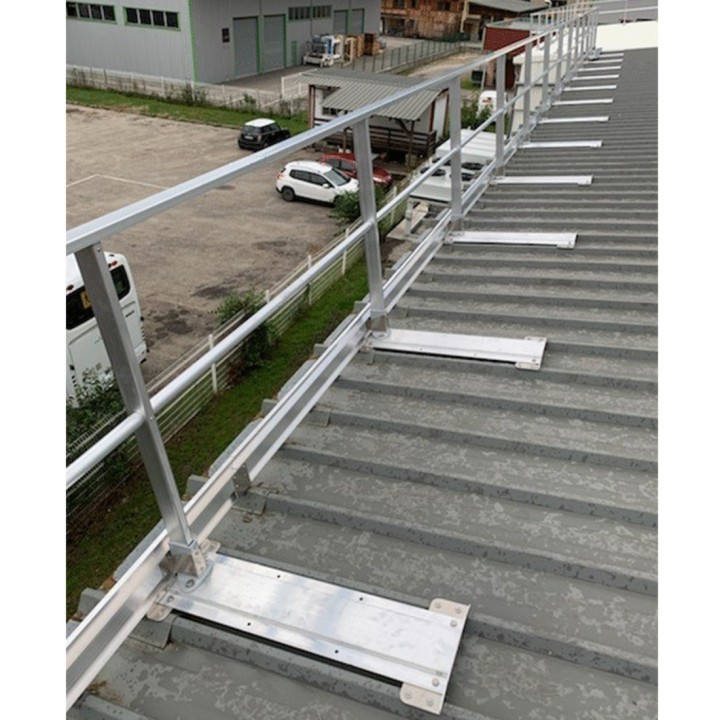 Suministro e instalación de barandillas fijas para tejados | L'Echelle Européenne