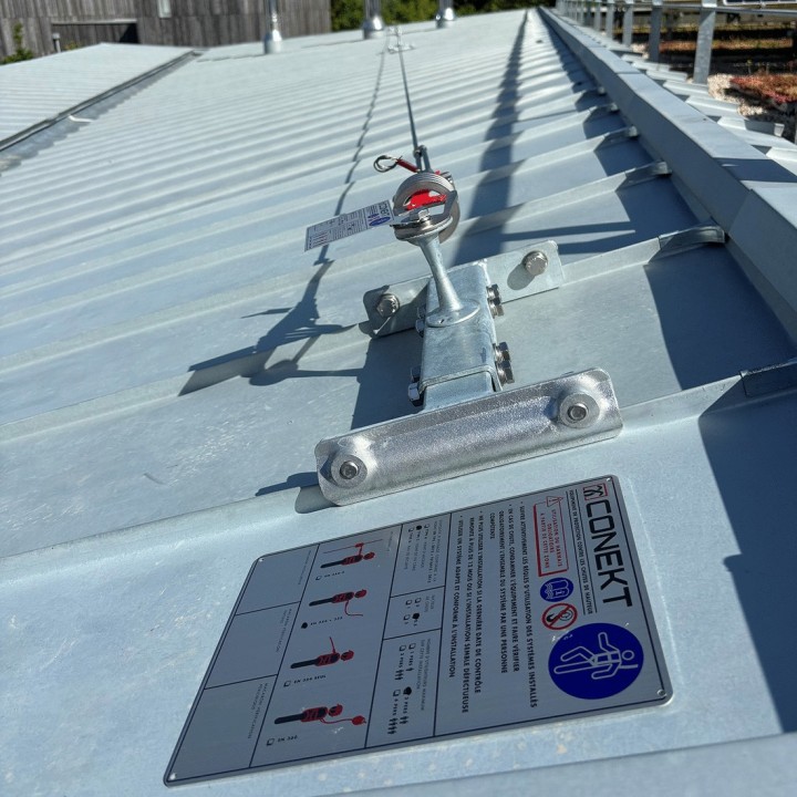 Suministro e instalación de línea de vida para tejados | L'Echelle Européenne