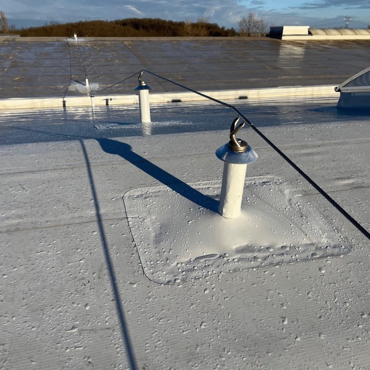 Suministro e instalación de línea de vida para tejados | L'Echelle Européenne