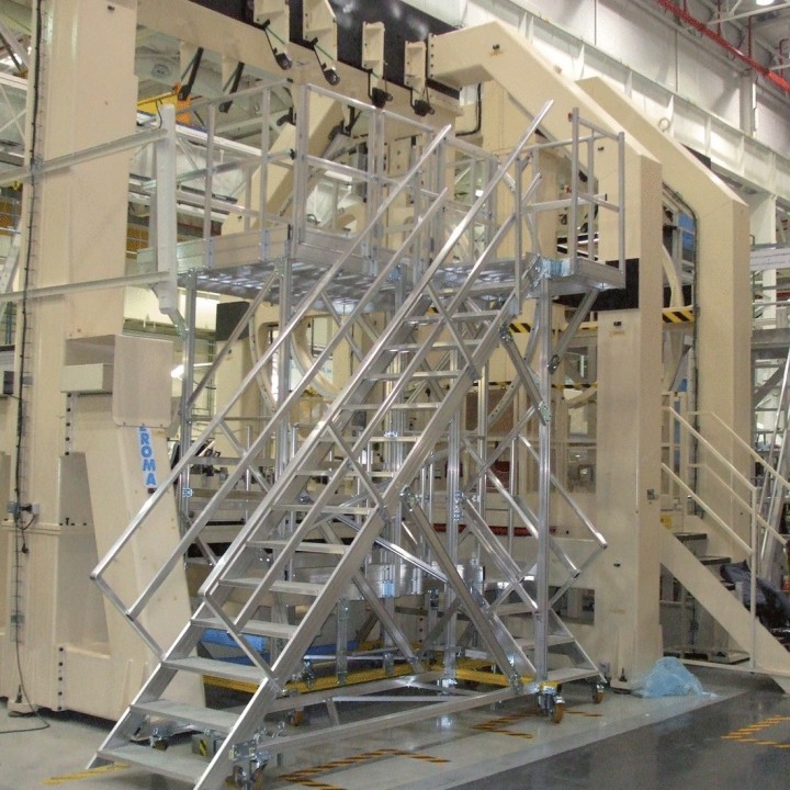 LEEVEL: Soluciones de acceso a medida para la circulación y el trabajo en altura | L'Echelle Européenne