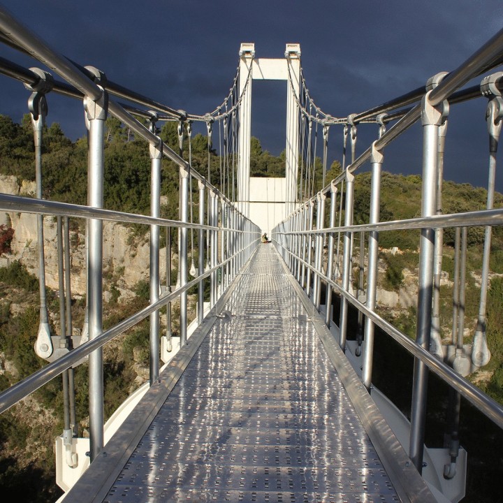 LEEVEL: Soluciones de acceso a medida para la circulación y el trabajo en altura | L'Echelle Européenne