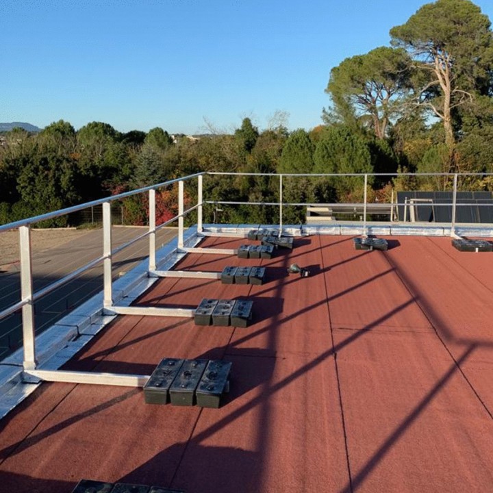 Suministro e instalación de barandillas autoportantes para tejados | L'Echelle Européenne