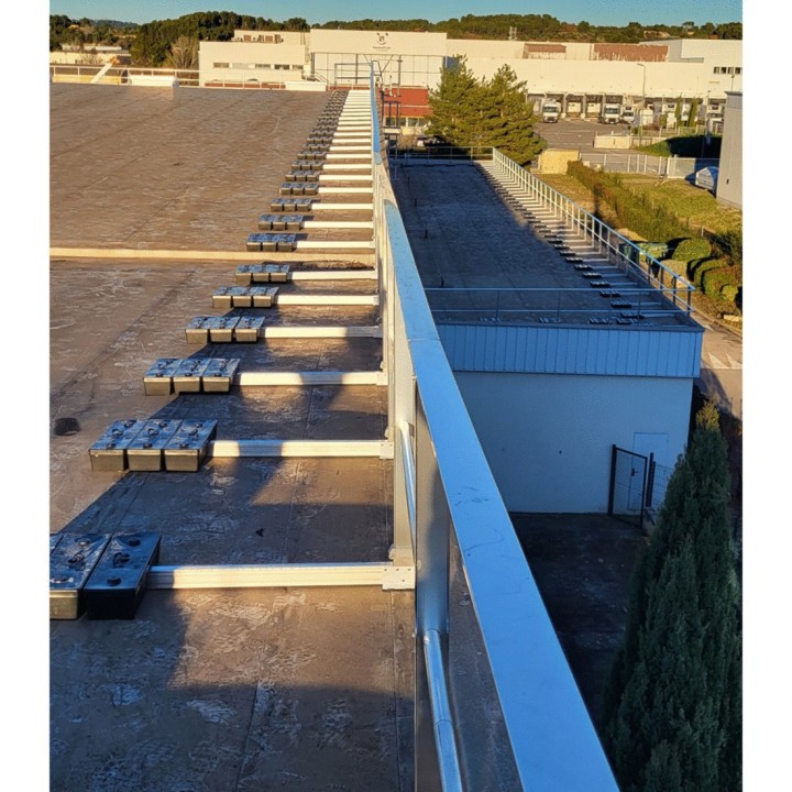 Suministro e instalación de barandillas autoportantes para tejados | L'Echelle Européenne