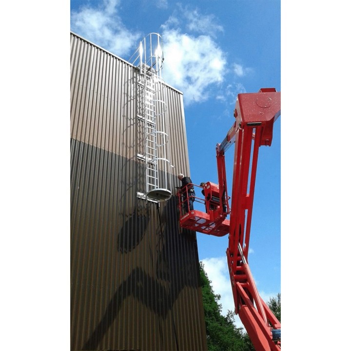 Suministro e instalación de escaleras de protección dorsal a medida | L'Echelle Européenne