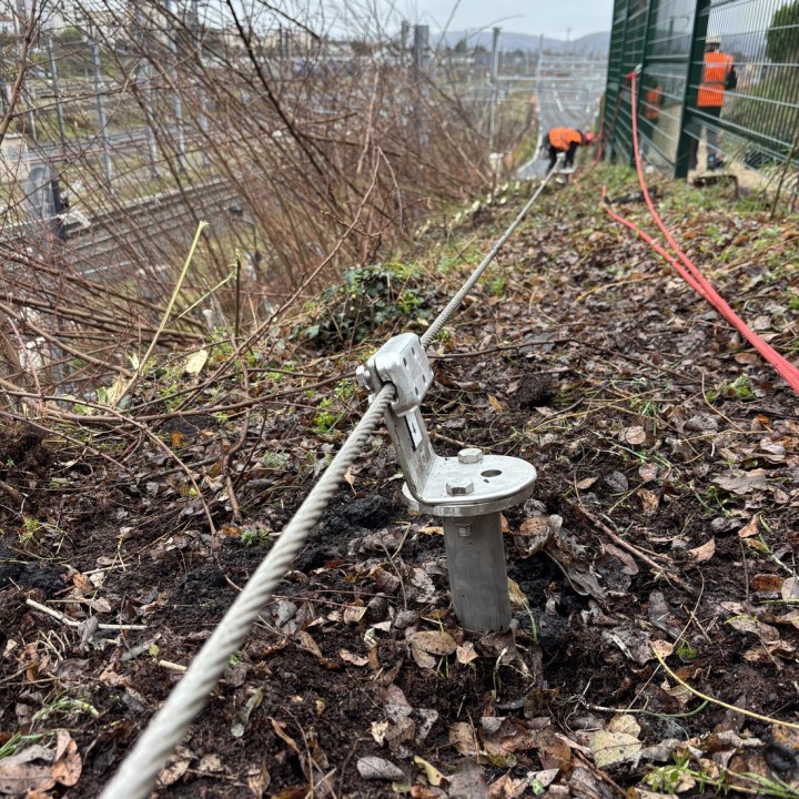 CONEKT POSTES DE ACERO INOXIDABLE RÍGIDOS