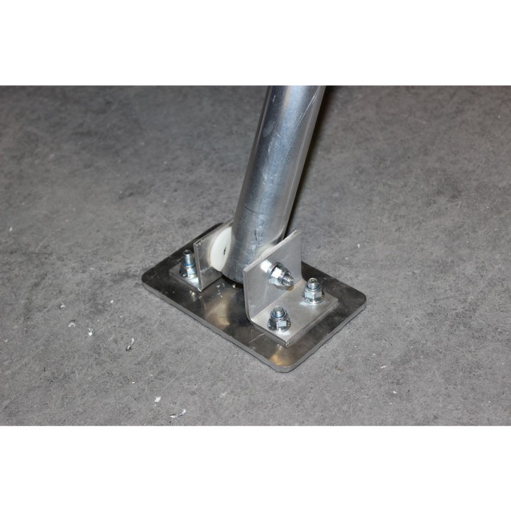 Option - Pieds articulés en alumnium permettant de maximiser la surface d'appui au sol