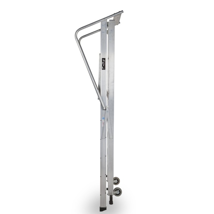 Escalera con plataforma plegada